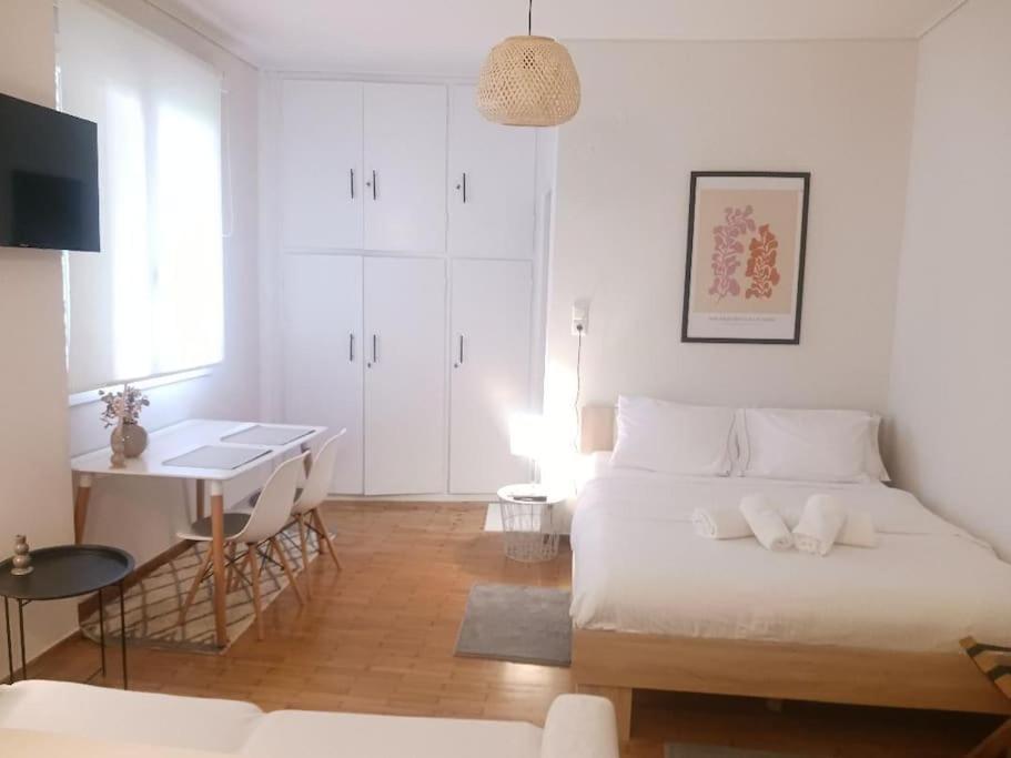 Beautiful Downtown Studio! Ioannina Bagian luar foto
