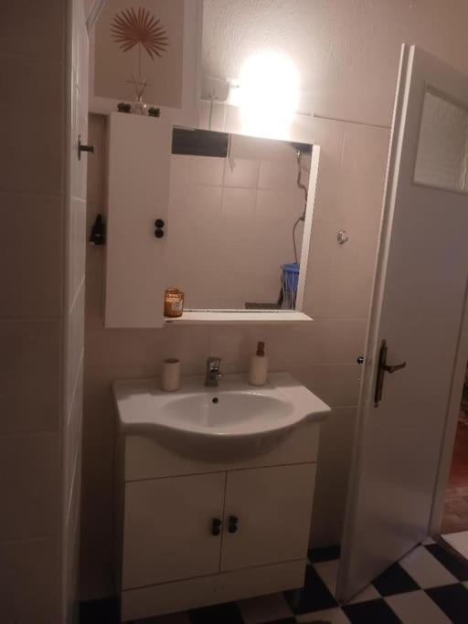 Beautiful Downtown Studio! Ioannina Bagian luar foto